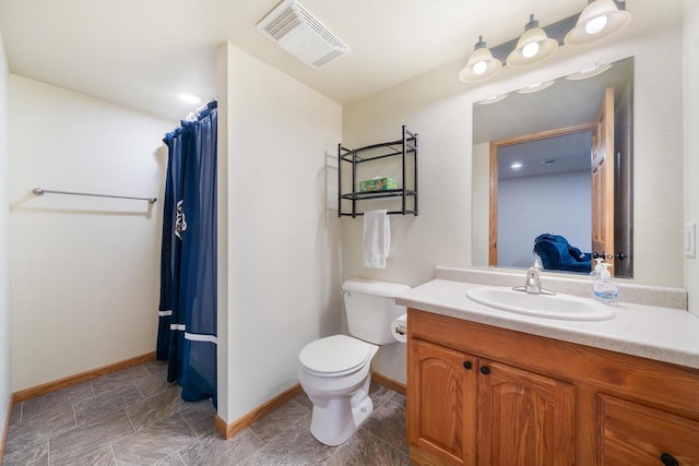 bathroom with a shower with curtain, vanity, and toilet