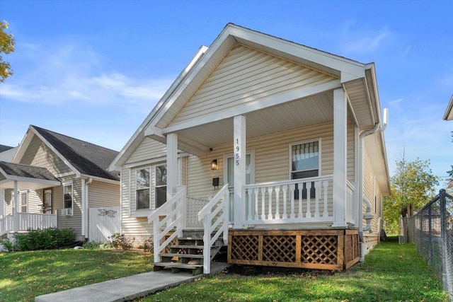 view of front of property featuring a porch and a front lawn