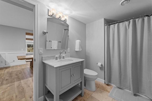 bathroom with vanity, toilet, and a shower with shower curtain