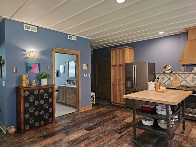 kitchen featuring stainless steel appliances, dark hardwood / wood-style flooring, sink, and custom range hood