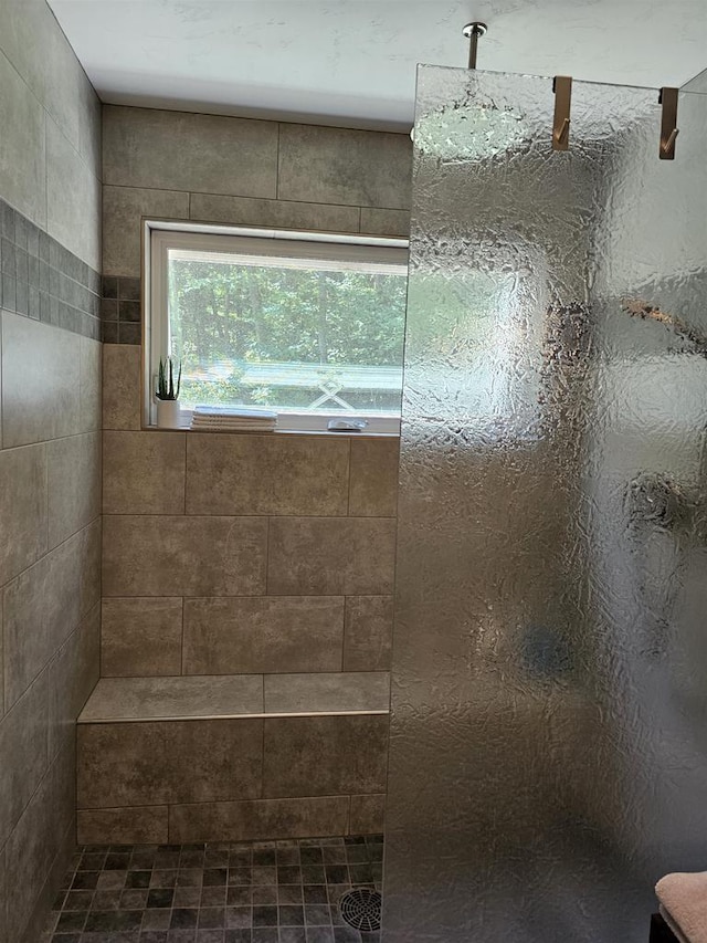 bathroom featuring a tile shower