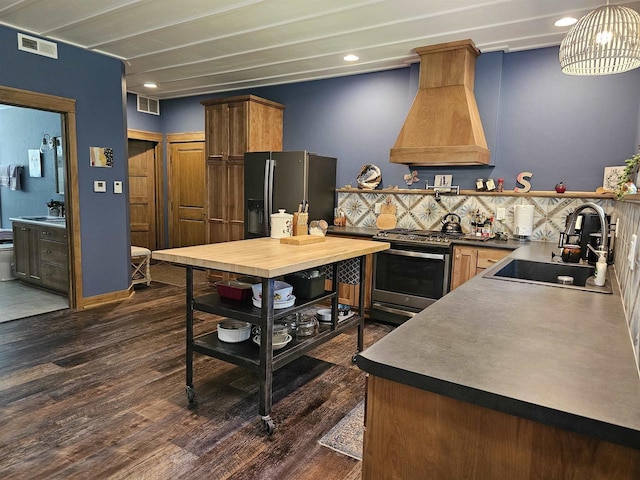 kitchen featuring stainless steel appliances, dark hardwood / wood-style floors, sink, and custom exhaust hood