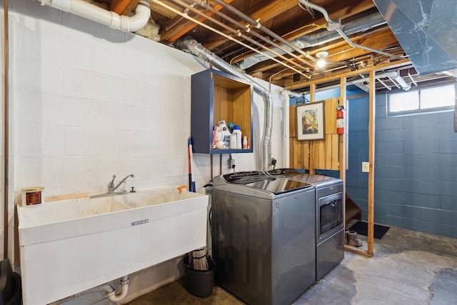 washroom with sink and washer and clothes dryer