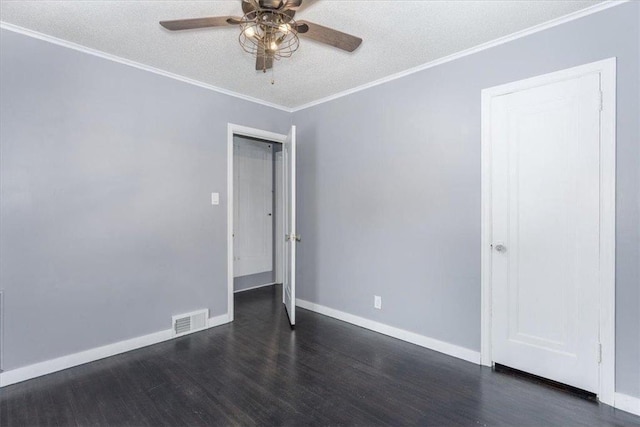 empty room with crown molding, ceiling fan, dark wood-type flooring, and a textured ceiling