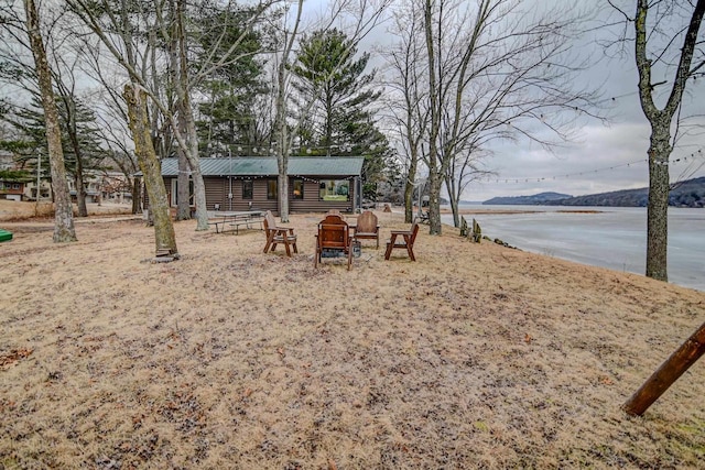 view of yard featuring a water and mountain view