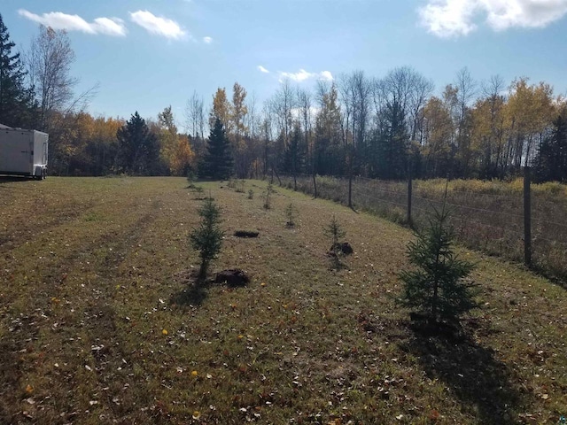 view of yard featuring a rural view