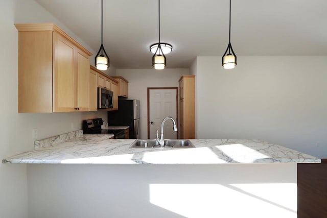 kitchen with sink, appliances with stainless steel finishes, light brown cabinetry, decorative light fixtures, and kitchen peninsula