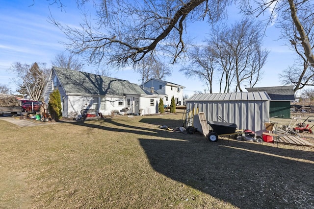 view of yard with a storage unit