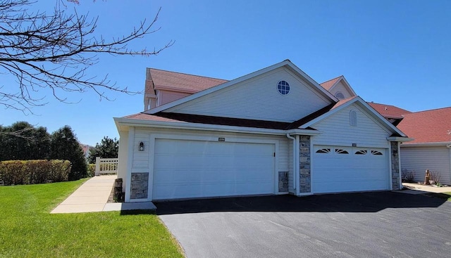 view of front of property with a front yard