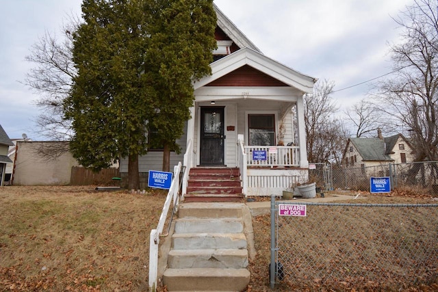 bungalow-style home featuring a front lawn and a porch