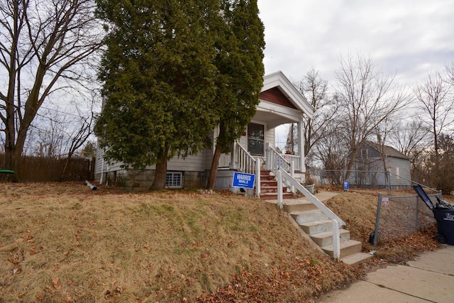 view of front of home featuring a front lawn and a porch