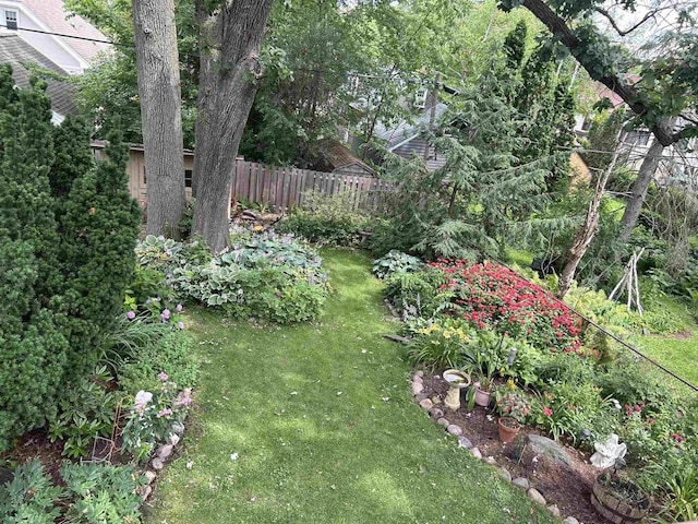 view of yard featuring fence