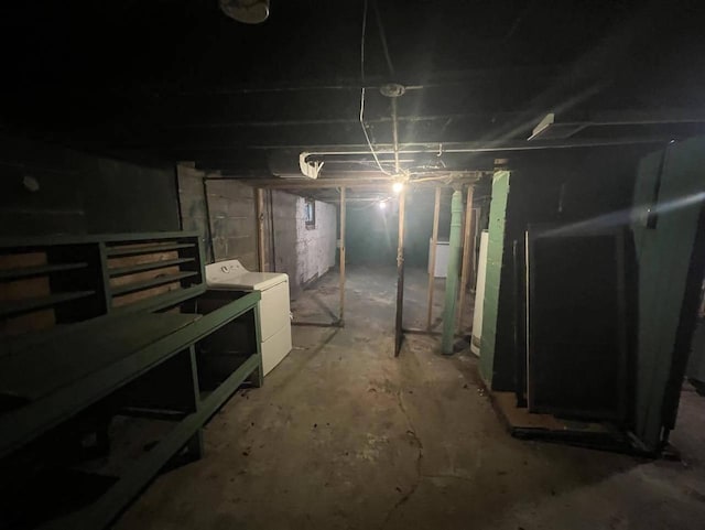 basement with washer / clothes dryer