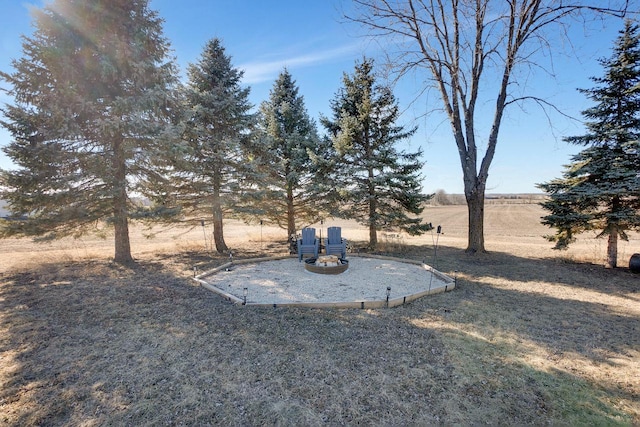 view of yard with a rural view