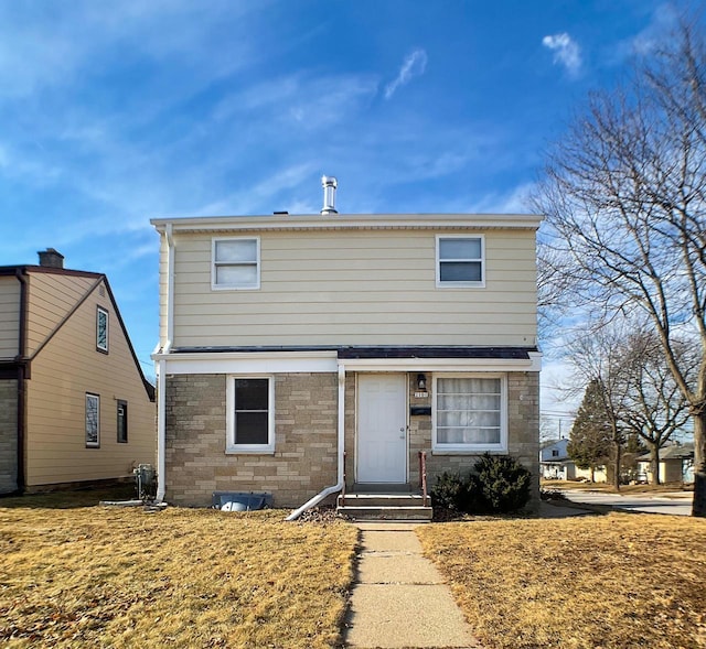 front of property with a front lawn