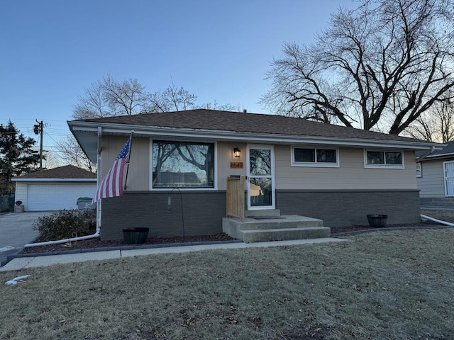 view of front of property featuring an outbuilding, a garage, and a front yard