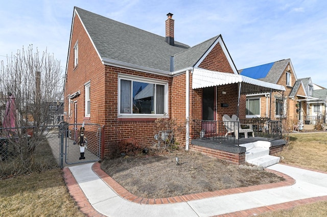 view of front of home featuring a porch and a front lawn