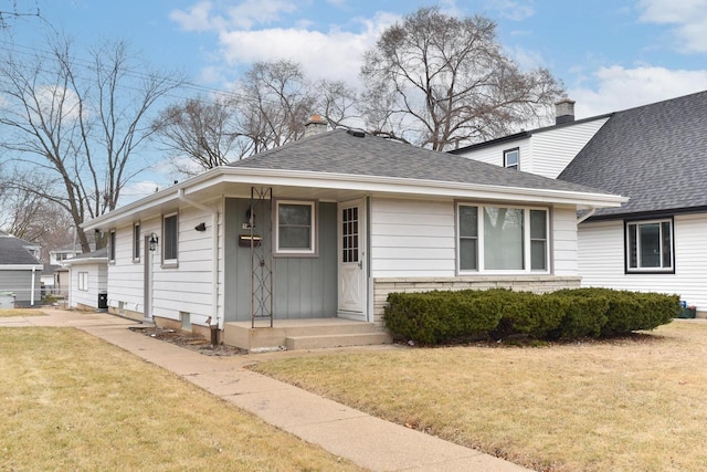 view of front facade with a front lawn