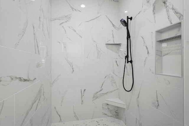 bathroom featuring a tile shower