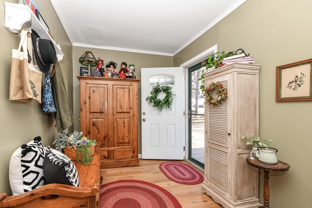 entryway featuring crown molding and light hardwood / wood-style floors