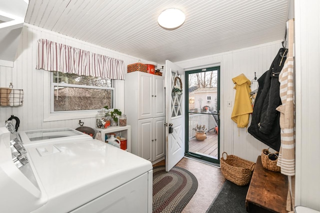 laundry room with washing machine and clothes dryer