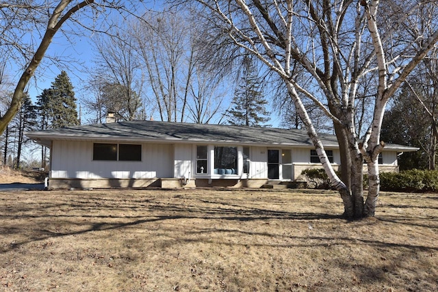 ranch-style home with a front lawn