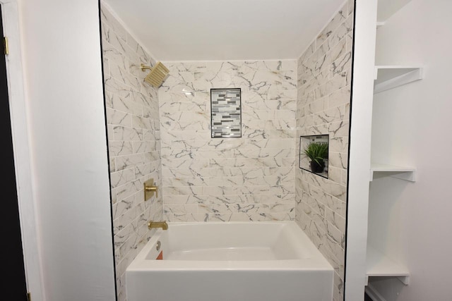 bathroom featuring tiled shower / bath combo