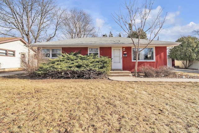 single story home featuring a front yard