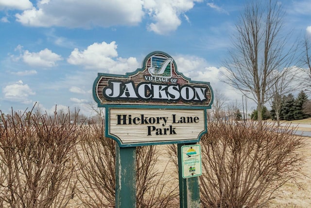 view of community / neighborhood sign