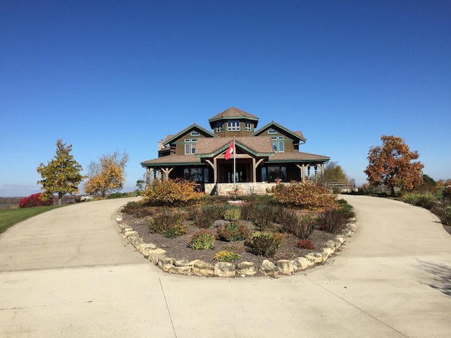 view of front of home with concrete driveway