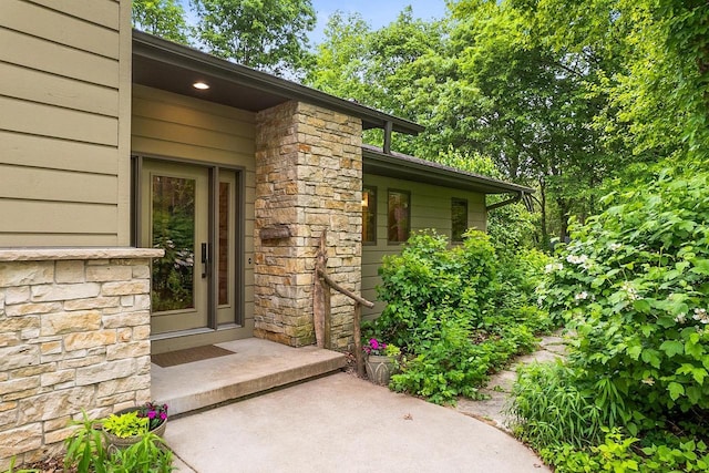 E4725 Riverside Dr, Spring Green, WI 53588 - property entrance featuring stone siding