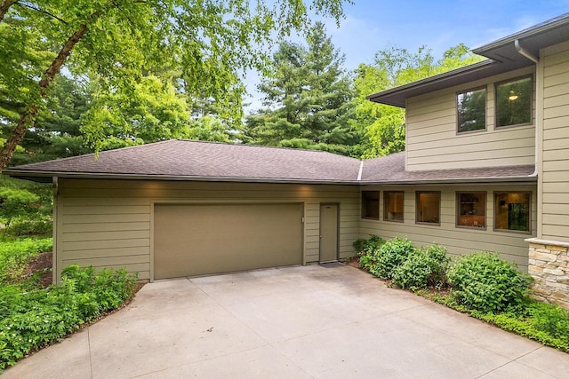 E4725 Riverside Dr, Spring Green, WI 53588 - garage featuring concrete driveway