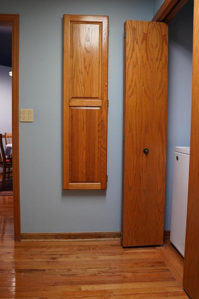 details featuring hardwood / wood-style flooring