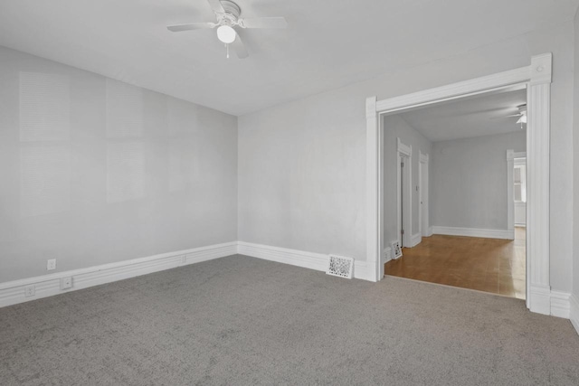 carpeted empty room featuring ceiling fan