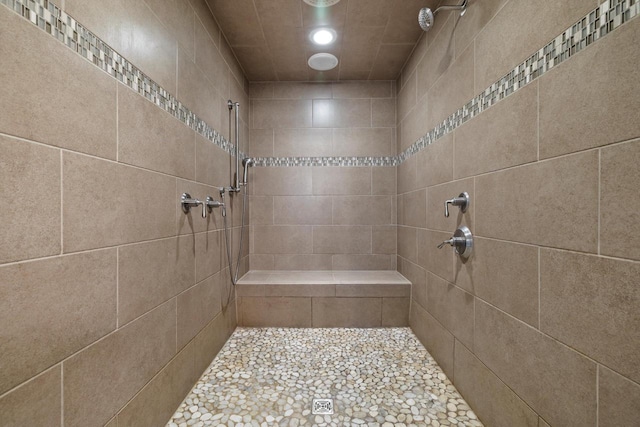 bathroom featuring tiled shower