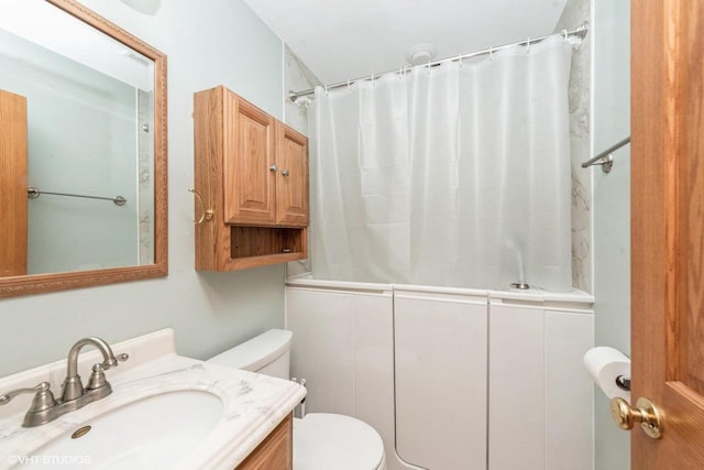 bathroom with vanity, toilet, and curtained shower