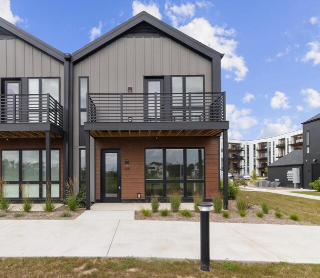 4163 E Hemlock Dr Unit 108, Oak Creek, WI 53154