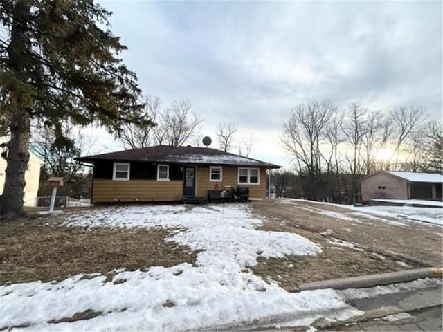 view of front of property featuring entry steps and a detached garage