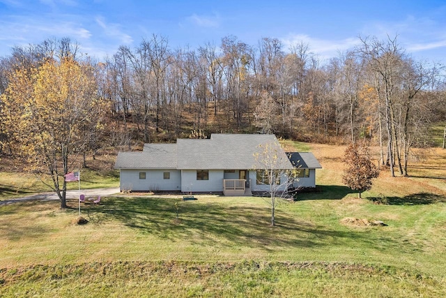 view of front of house featuring a front yard