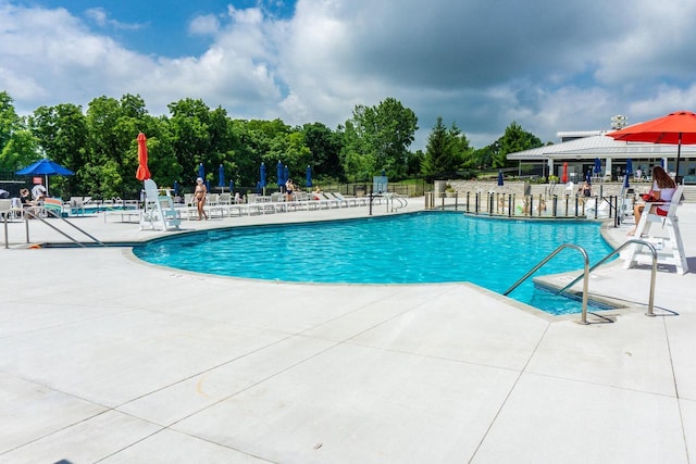 view of swimming pool featuring a patio