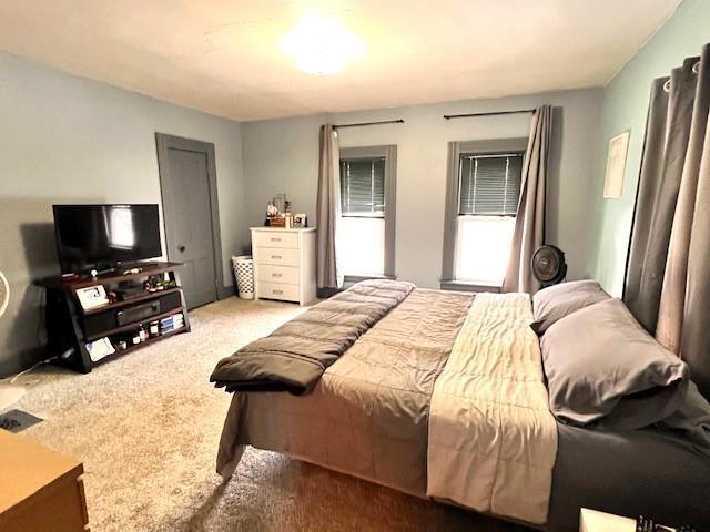 bedroom featuring carpet floors