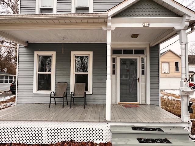 property entrance with a porch