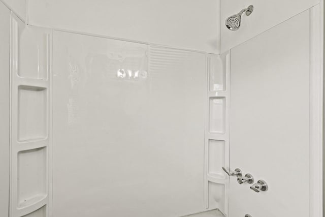 bathroom featuring shower / washtub combination