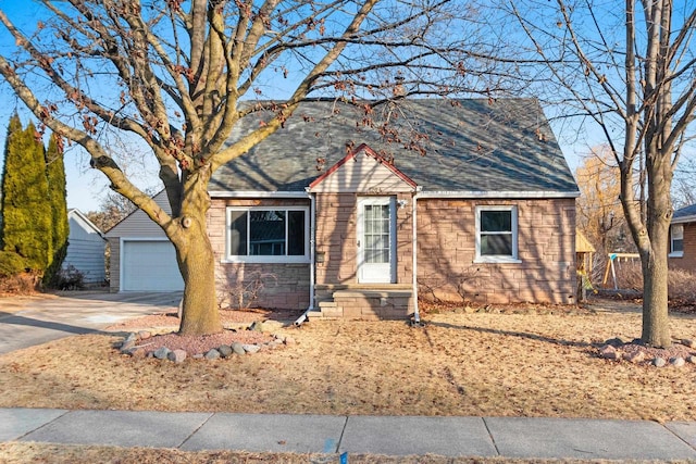 view of front facade featuring a garage