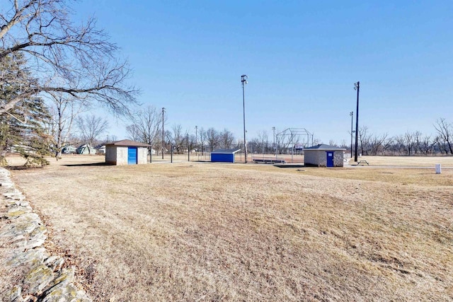 view of yard featuring a storage unit