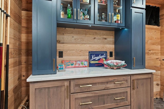 865 Richmond Way, Nekoosa, WI 54457 - bar area featuring wooden walls
