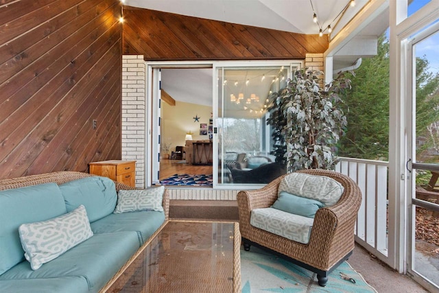 865 Richmond Way, Nekoosa, WI 54457 - sunroom featuring lofted ceiling