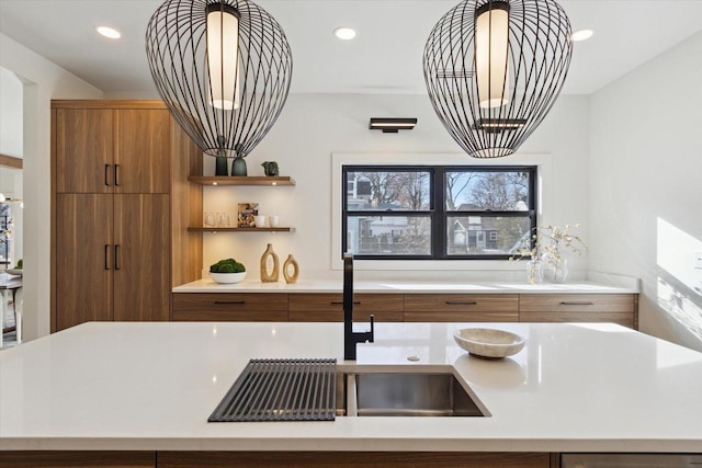 kitchen featuring hanging light fixtures