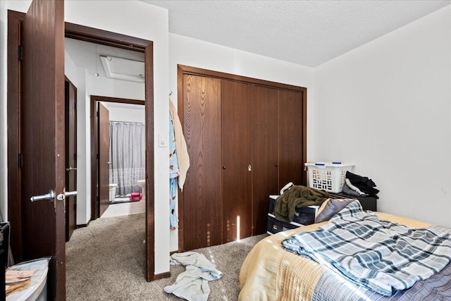 bedroom with carpet flooring, a textured ceiling, and a closet