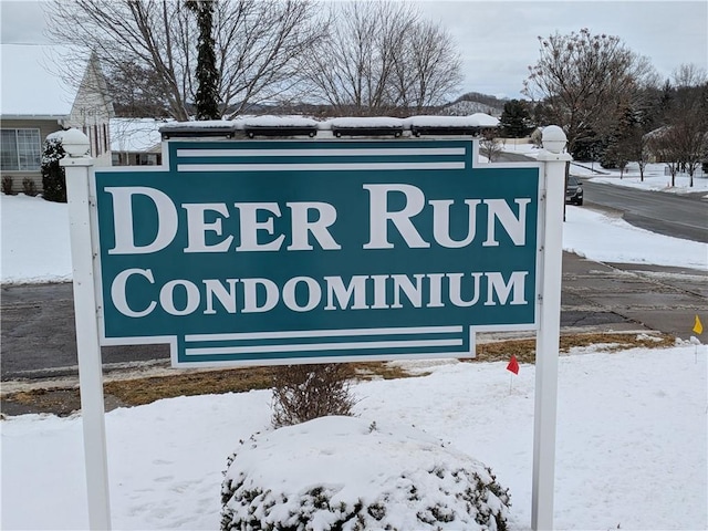 view of community / neighborhood sign